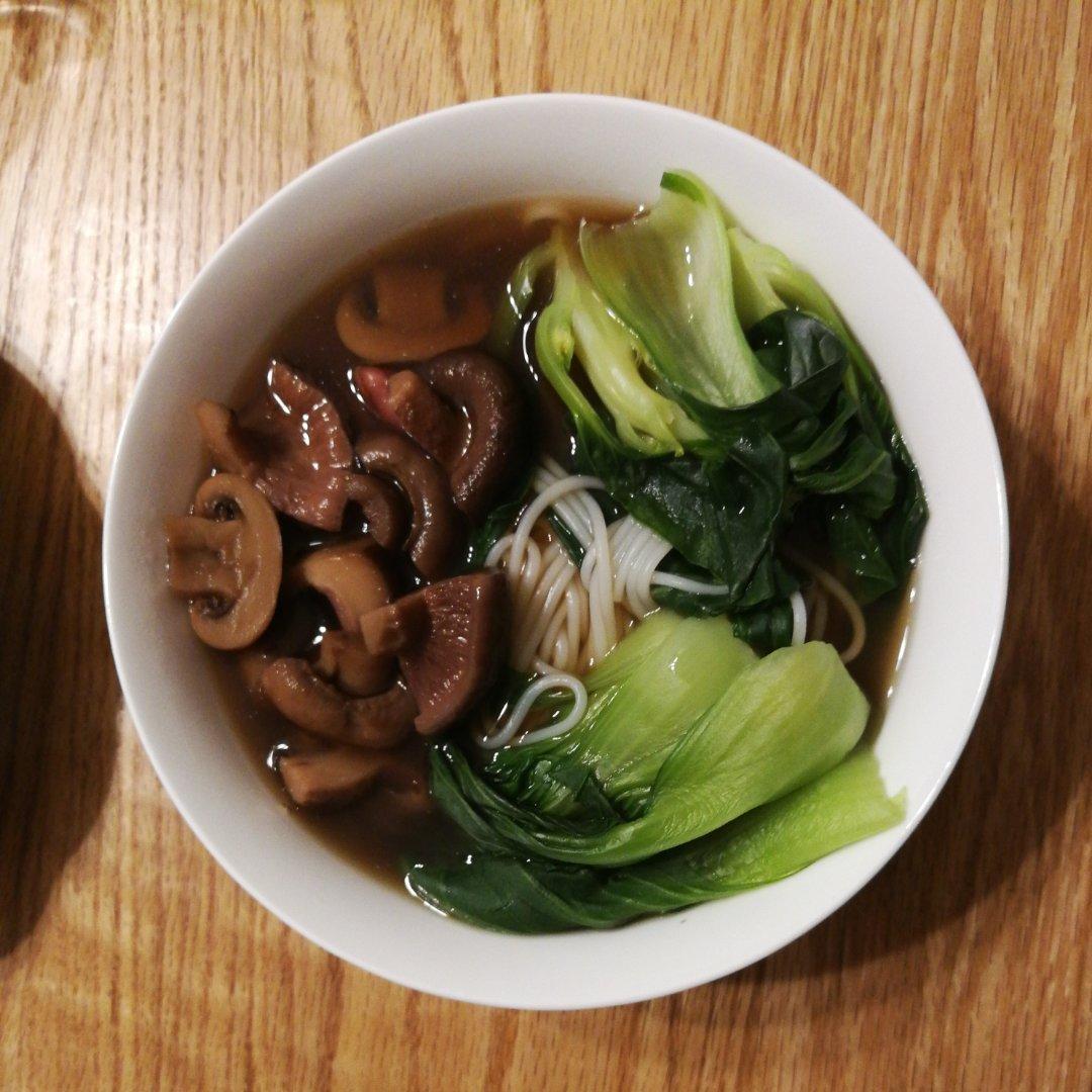 极鲜美菌汤面