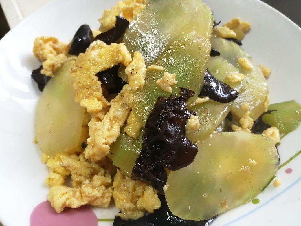 超简单的营养菜－莴笋炒蛋