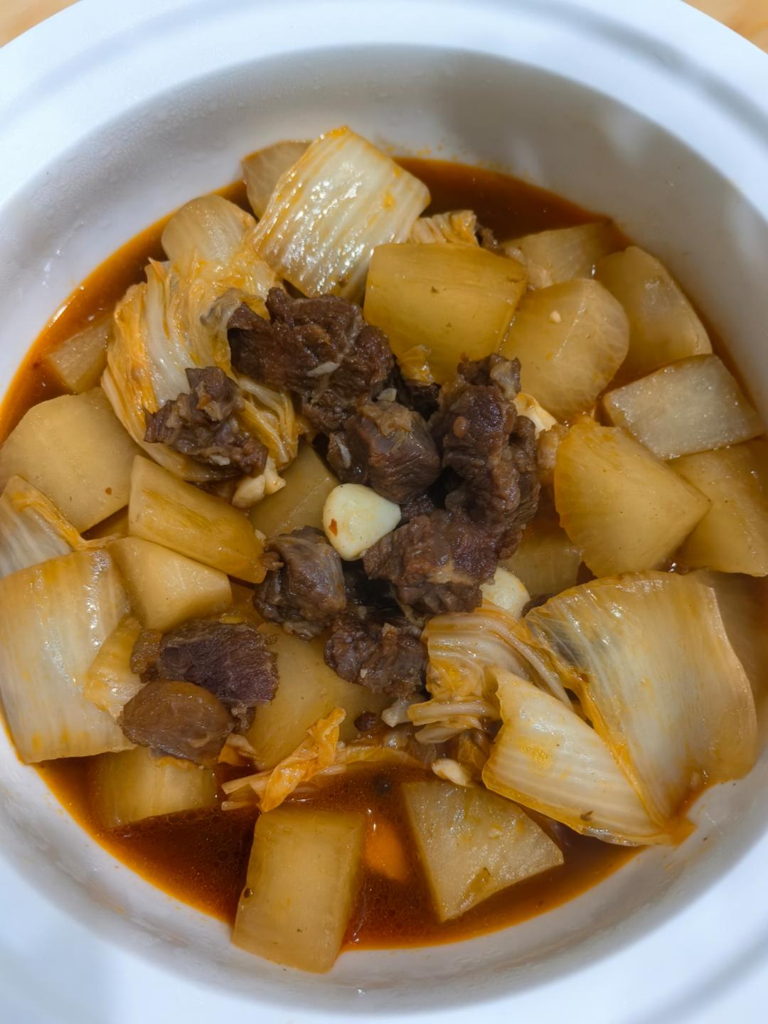 🌶香辣🌶🍲白萝卜炖牛腩🐂（白萝卜吸饱了牛腩的香味，比肉还好吃😋😋😋）