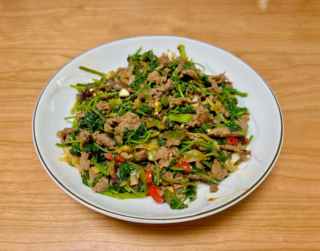 小炒黄牛肉，肉嫩味香！太好吃了简直是米饭杀手！