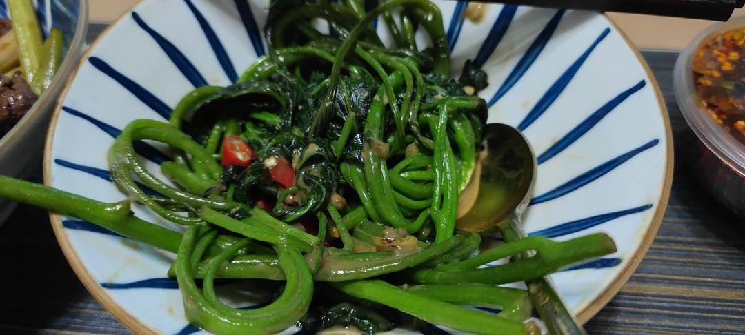 腐乳炒红薯叶(素菜)