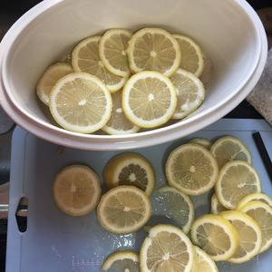 川贝冰糖炖柠檬🍋的做法 步骤2