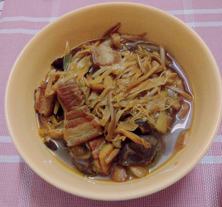 黄花菜炖肉