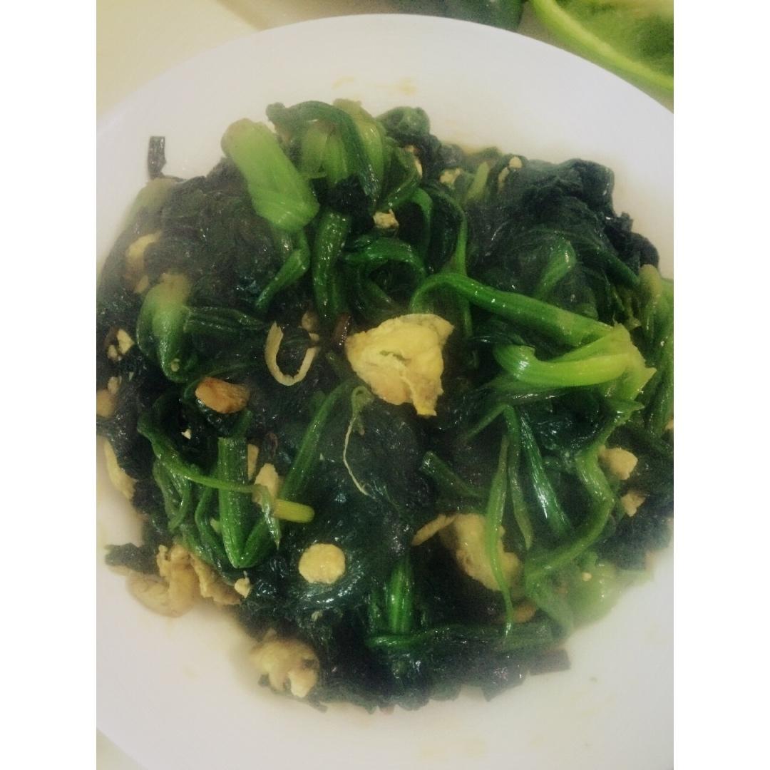 菠菜炒鸡蛋