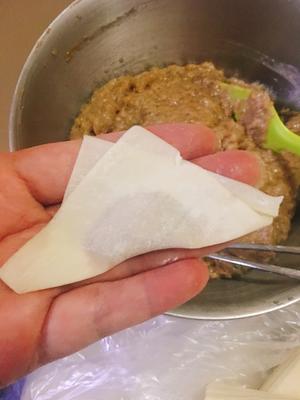 厨房小白都能做出来的虾仁馅的金鱼小馄饨的做法 步骤10