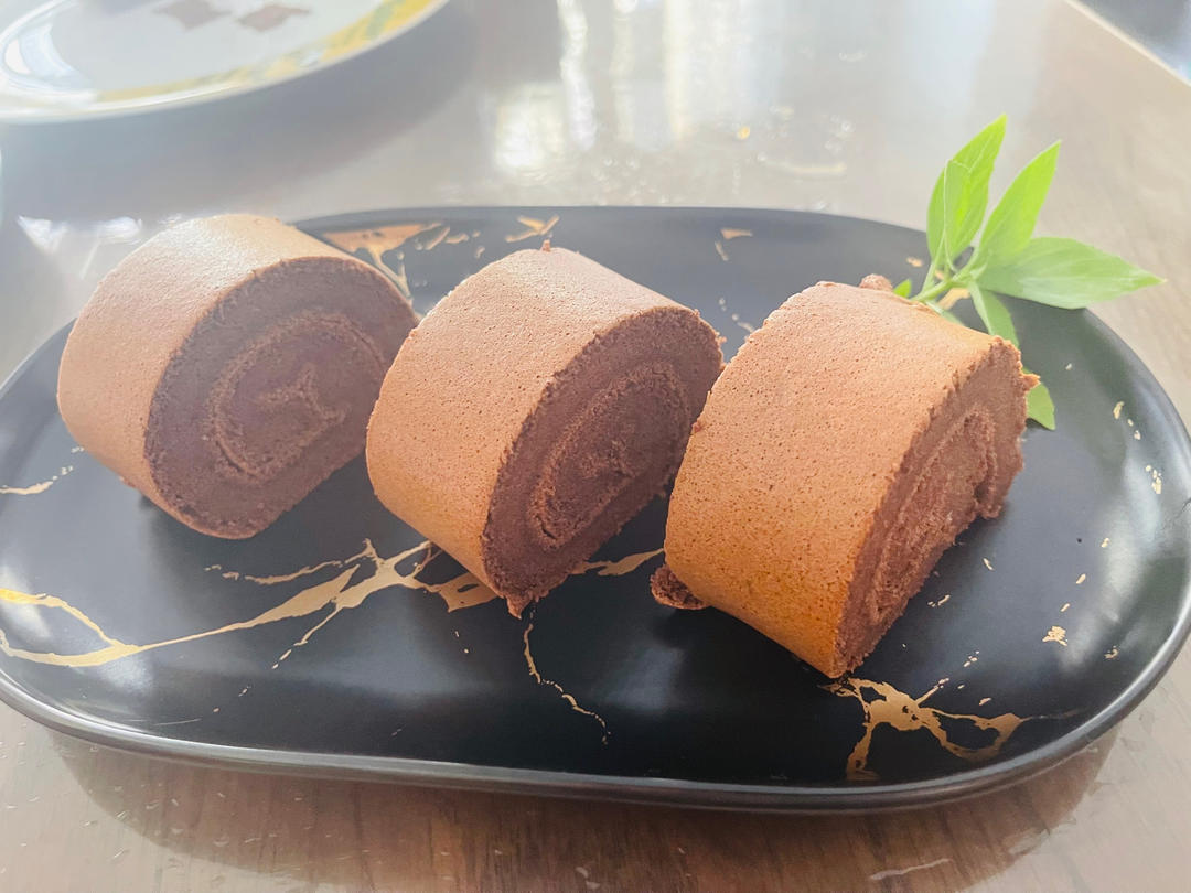 超浓郁卷不裂的巧克力蛋糕卷