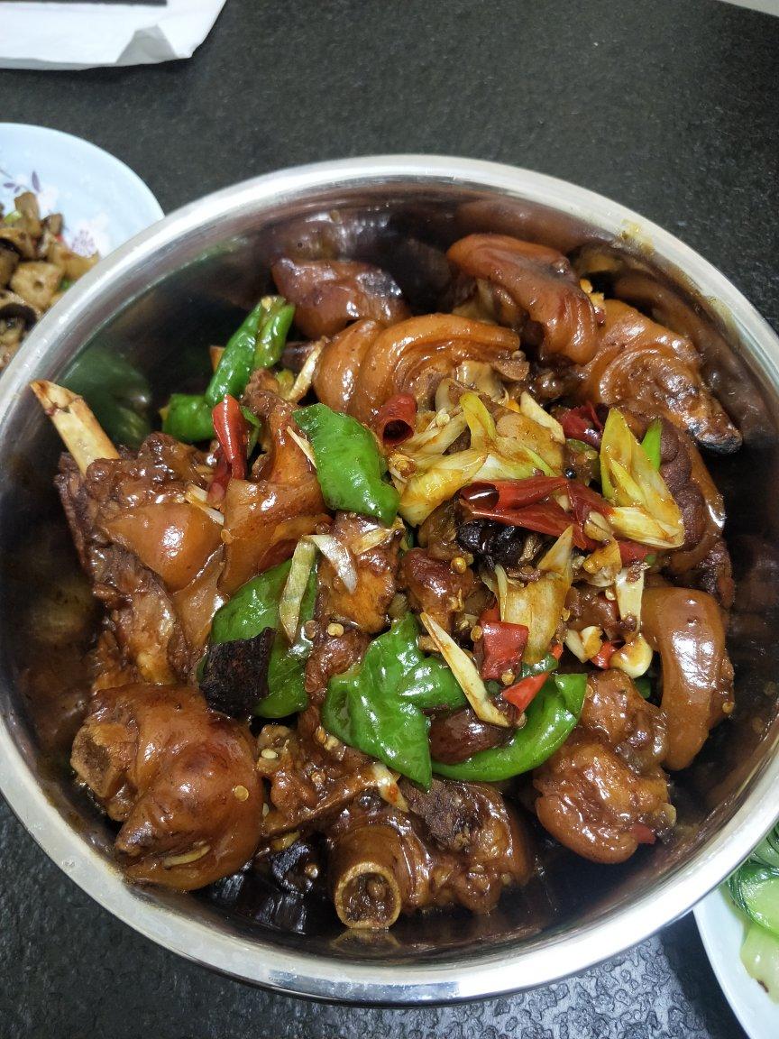 老丁的私房菜－红烧猪蹄