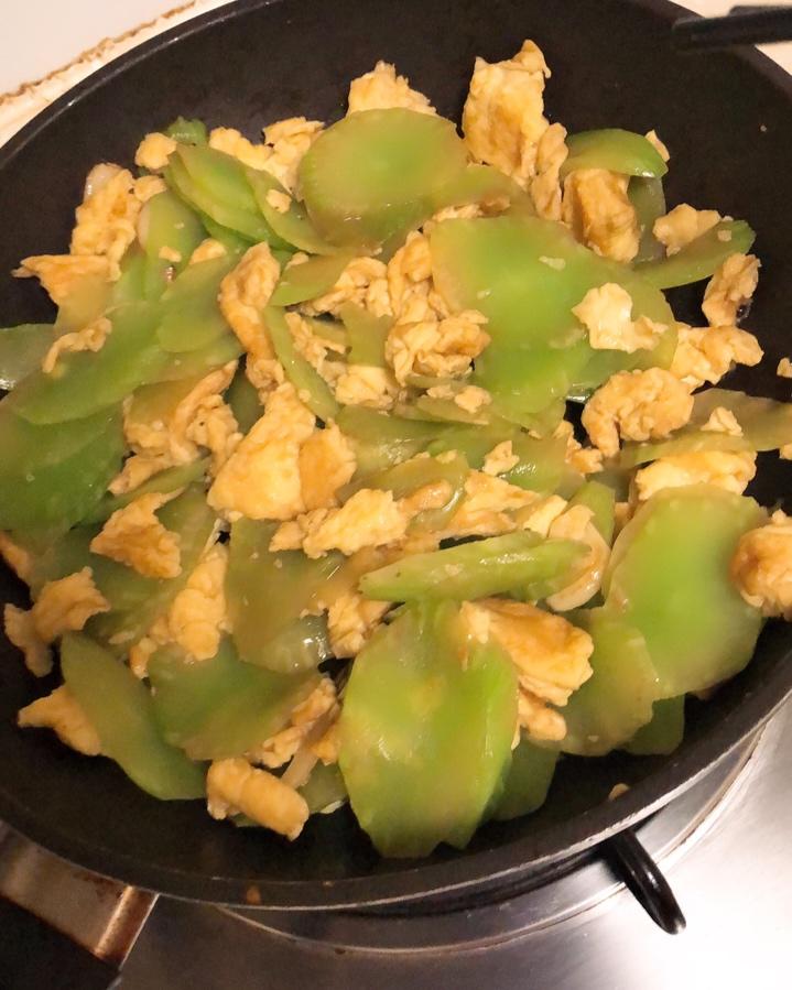 莴笋炒鸡蛋
