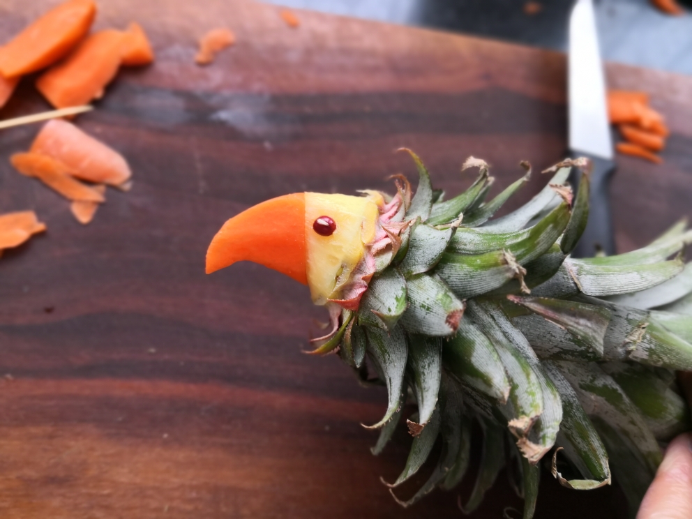 水果拼盘-鹦鹉菠萝凤梨的做法 步骤12