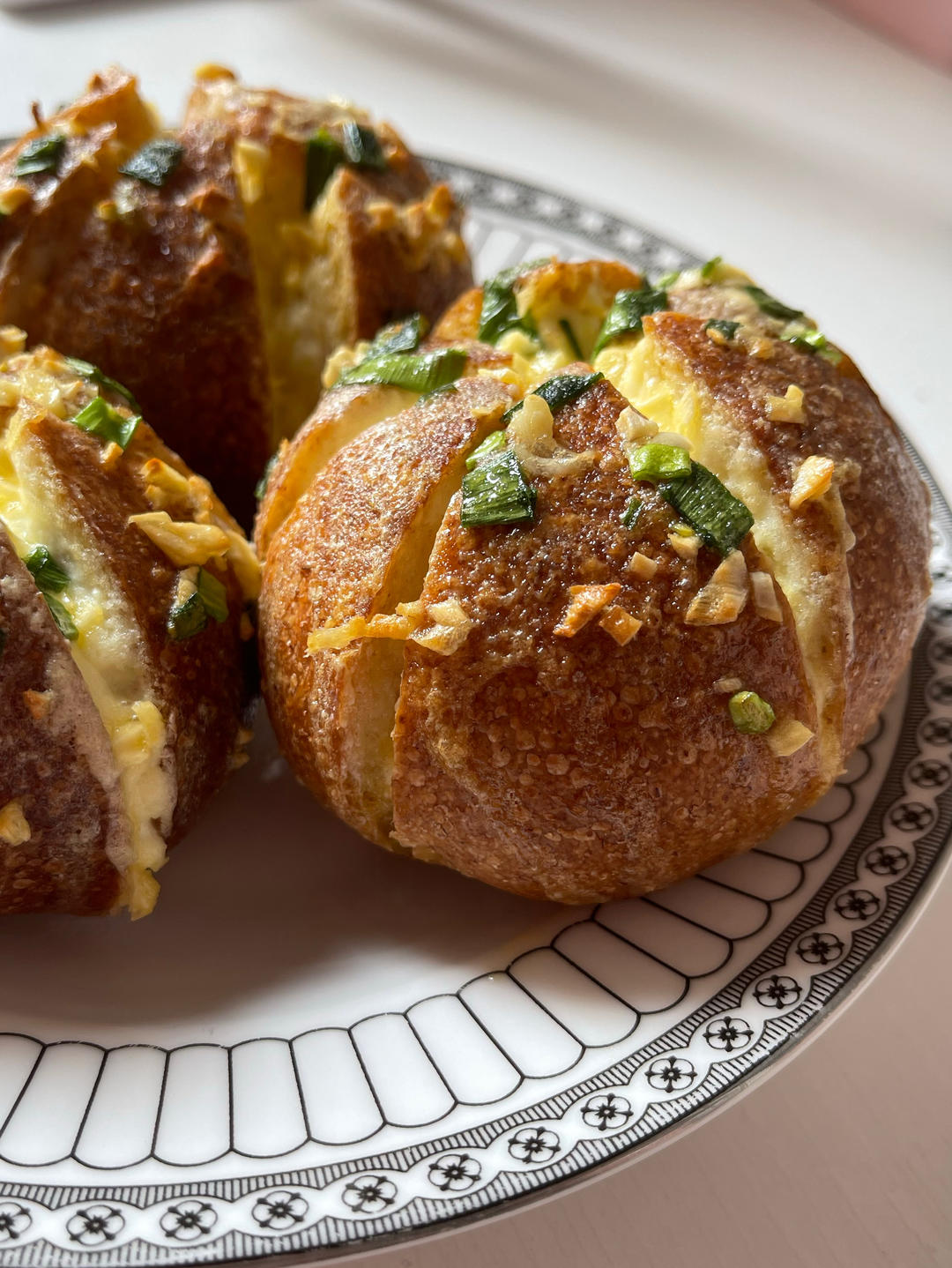 火爆韩国街头の奶油蒜香包~蒜香四溢邻家小孩馋哭了的面包