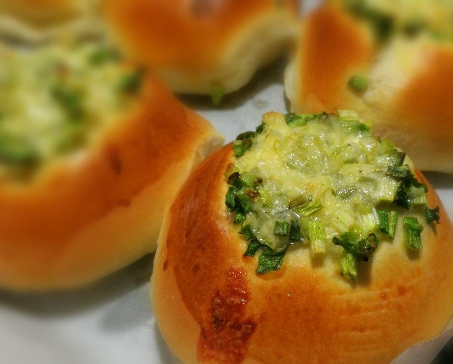 乳酪肉松葱面包图片大全 烟火间的乳酪肉松葱面包图片