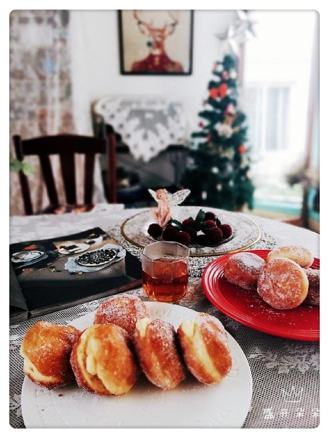 好吃到哭泣的甜甜圈VANILLA CREAM-FILLED DOUGHNUTS