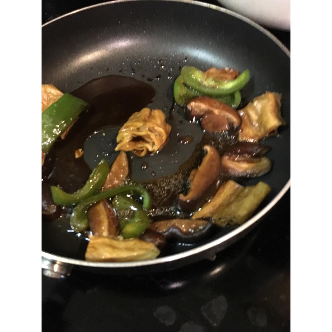 腐竹烧香菇