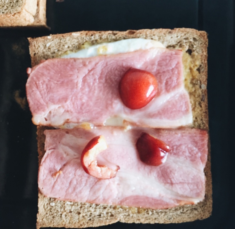 留学生八分钟快手早餐：培根鸡蛋三明治的做法