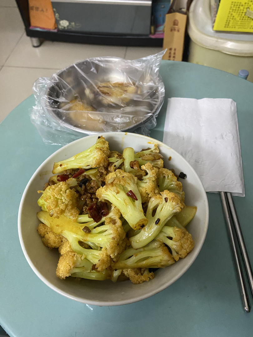 每次下馆子必点的脆脆的干锅花菜🙋