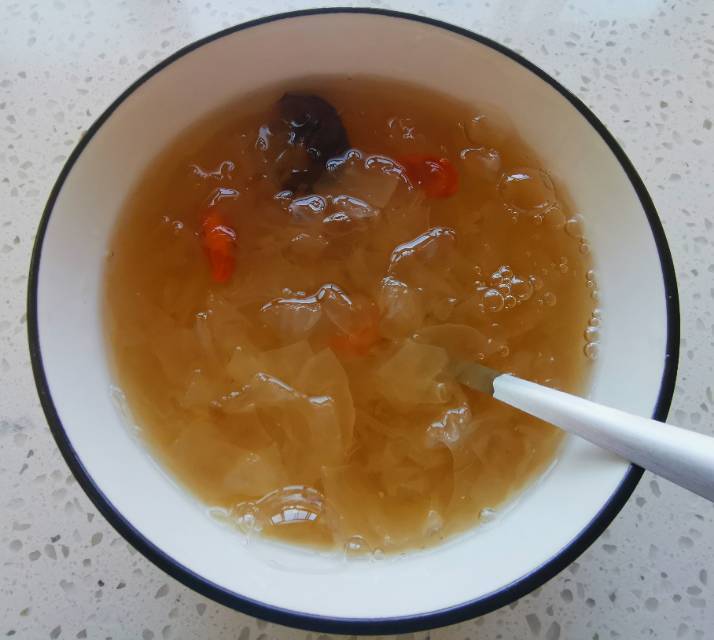 0失败的快速出胶银耳红枣汤（超详细）