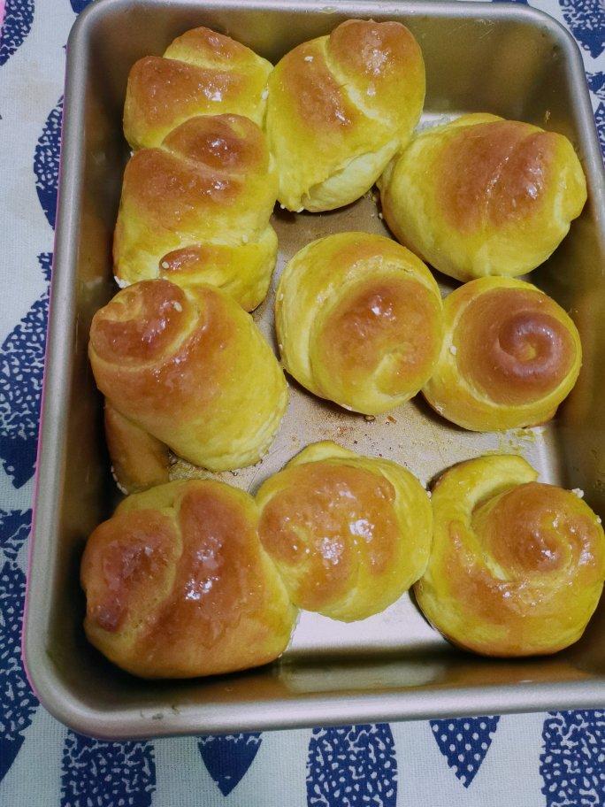 蜂蜜脆皮小面包—只是多加了一步，就让平凡无奇的面包惊艳起来