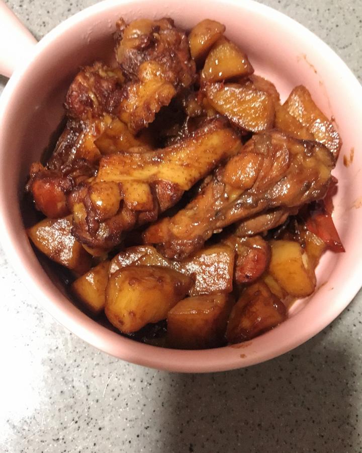 鸡腿炖土豆 上桌秒空盘 汤都喝干了！