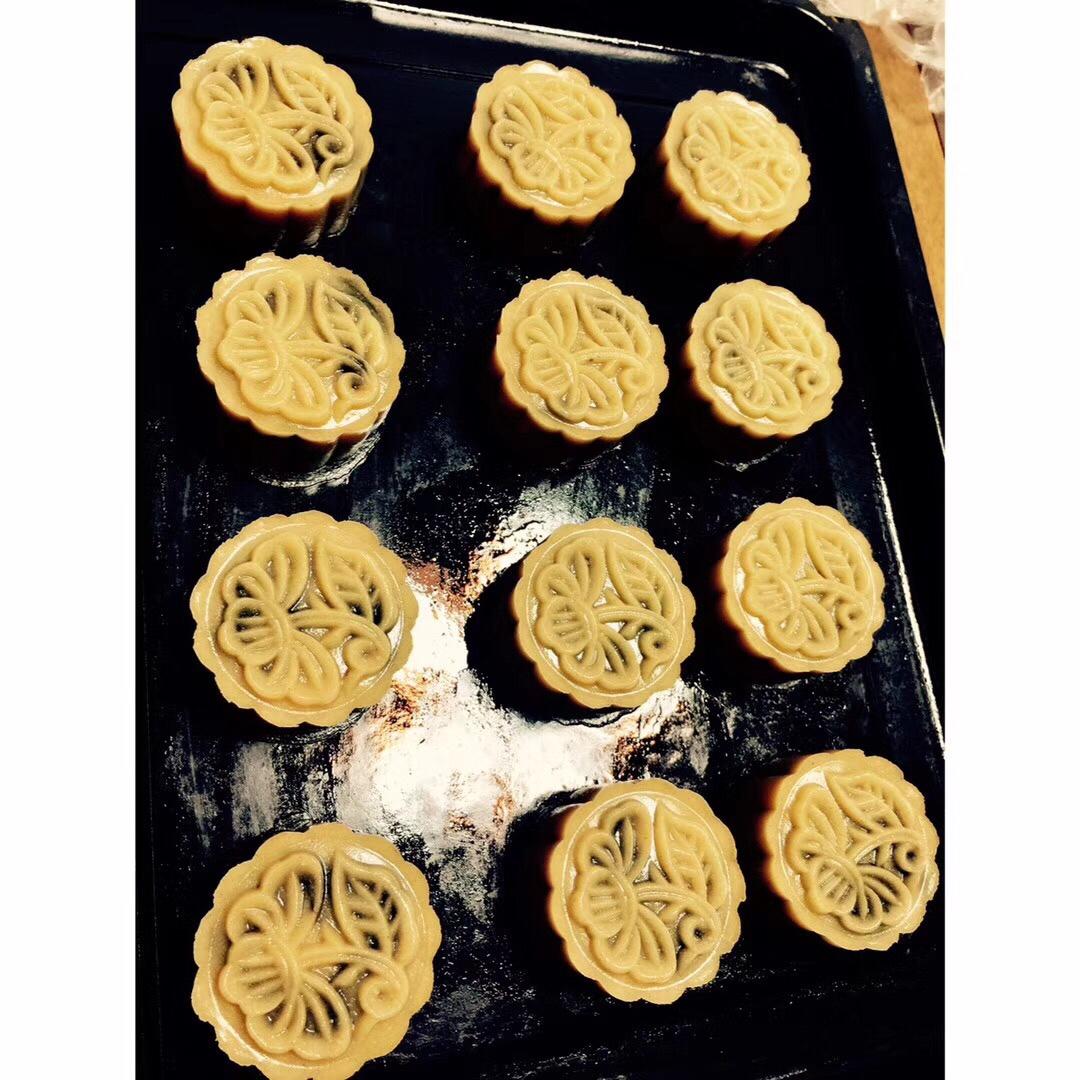 广式月饼—蛋黄莲蓉月饼