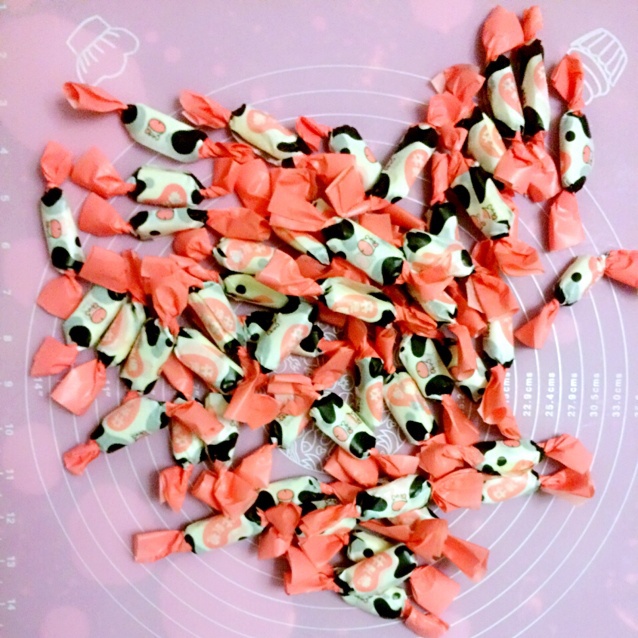 视频：用棉花糖制作超级好吃的杏仁蔓越莓牛轧糖