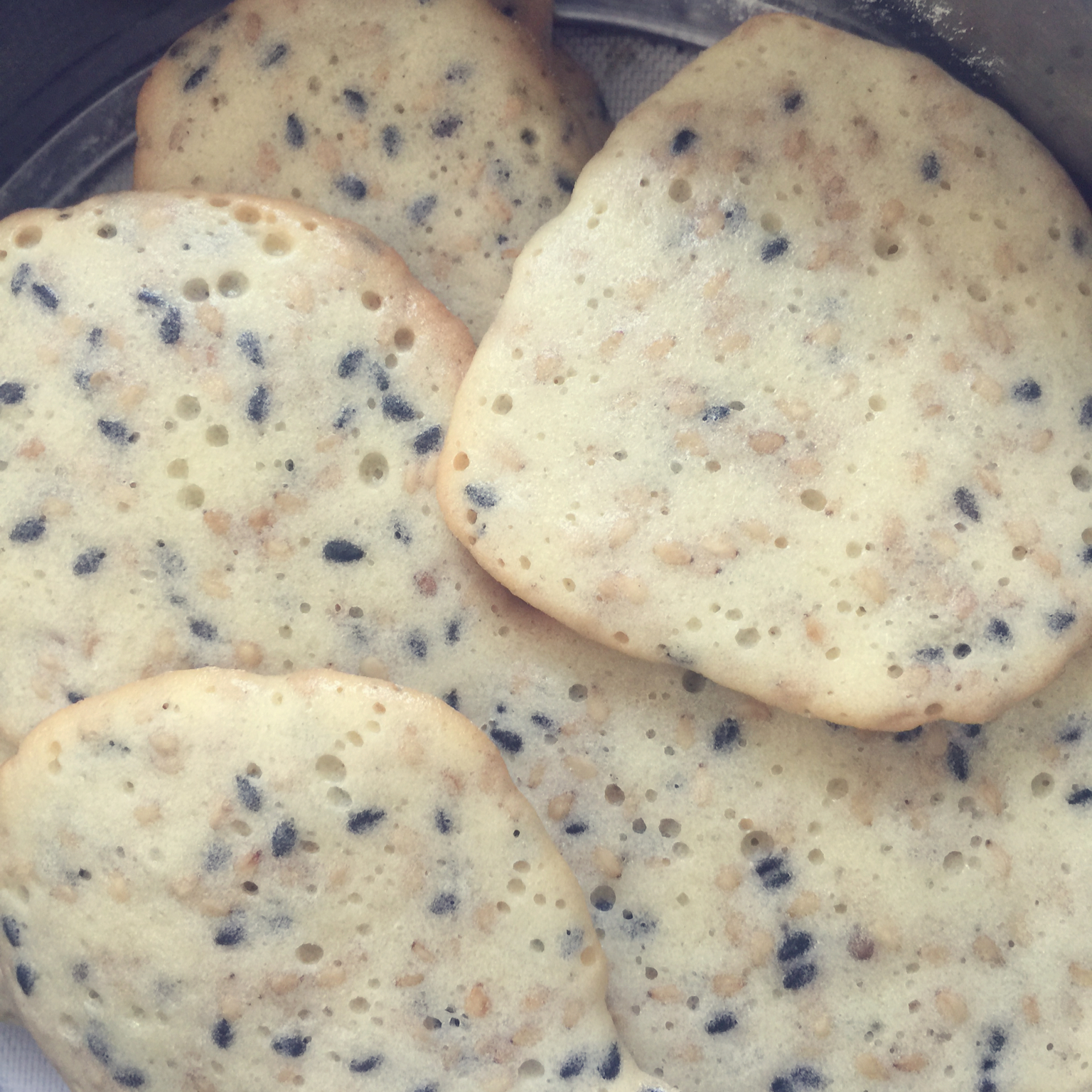 越吃越想吃——黑白芝麻薄脆