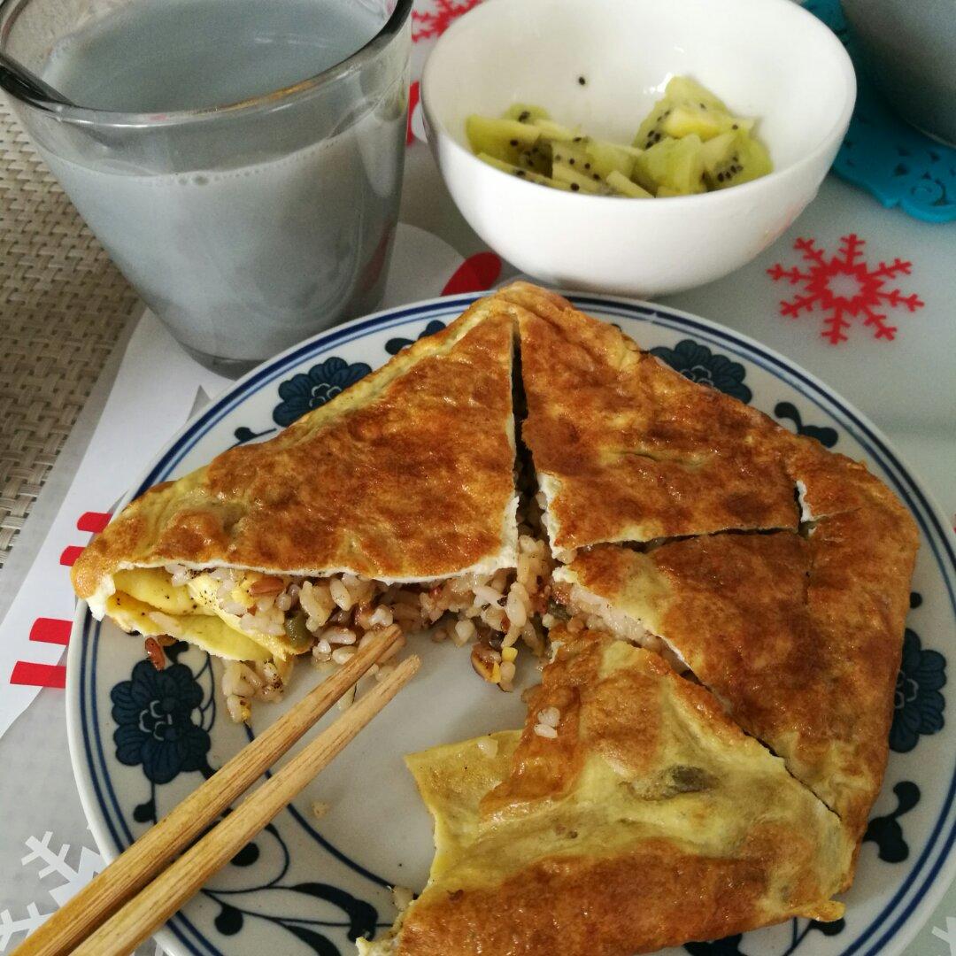 腊肠蛋包饭