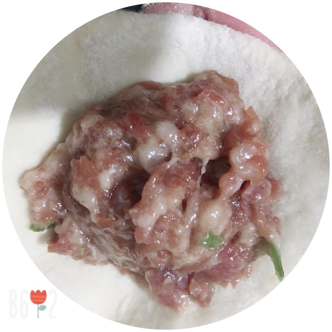 松软多汁的肉包子