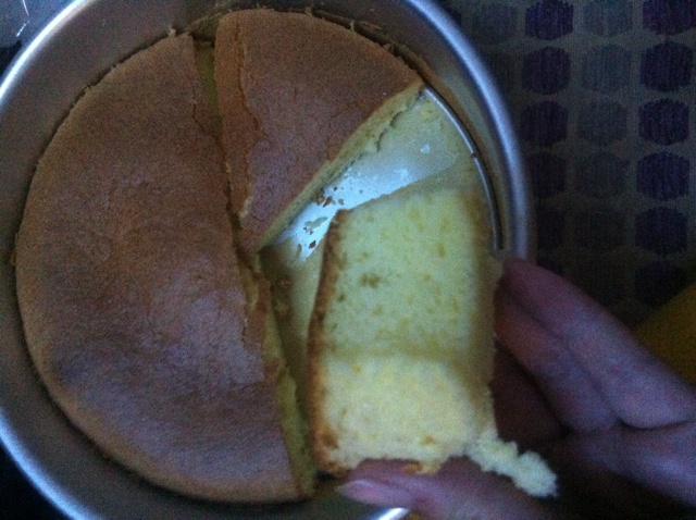 超简单完美戚风蛋糕（6寸2蛋）附打发、翻拌、脱模视频