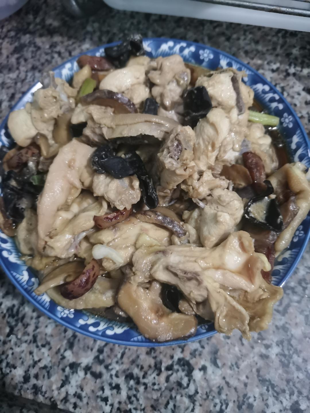 广东传统家常菜:香菇蒸鸡