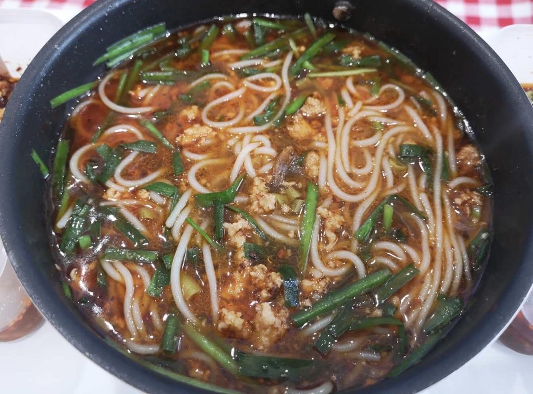 昆明小锅米线（视频在最后）