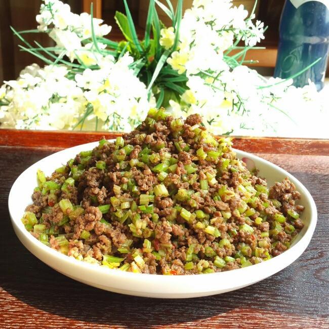 芹菜牛肉末