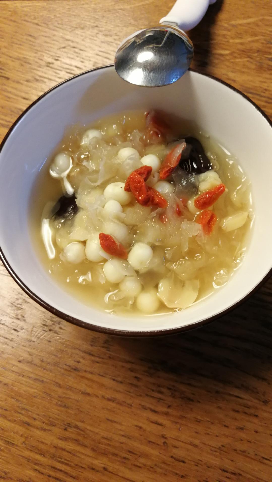 怎样煮出胶的银耳羹