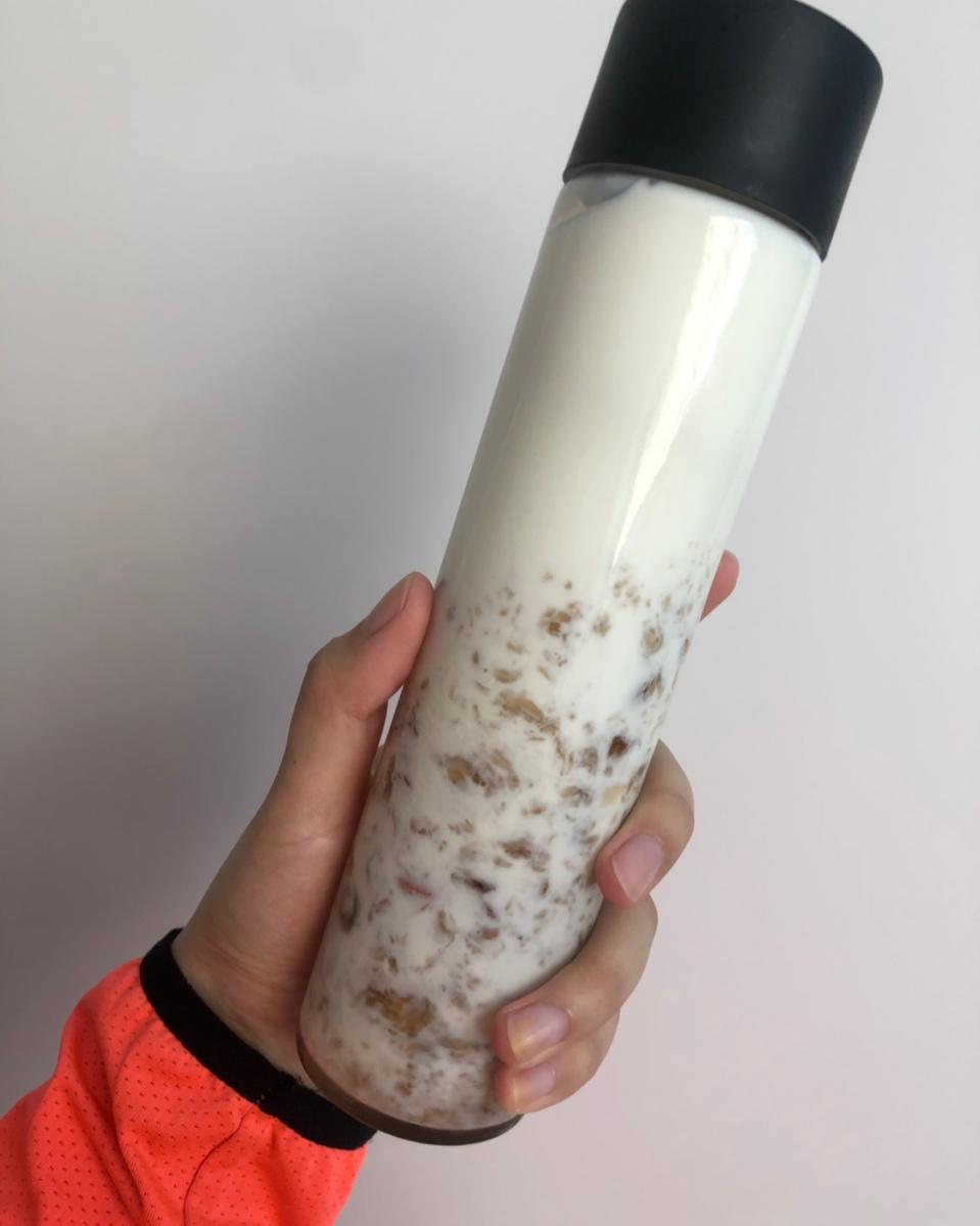 桃胶皂角米牛奶炖雪燕