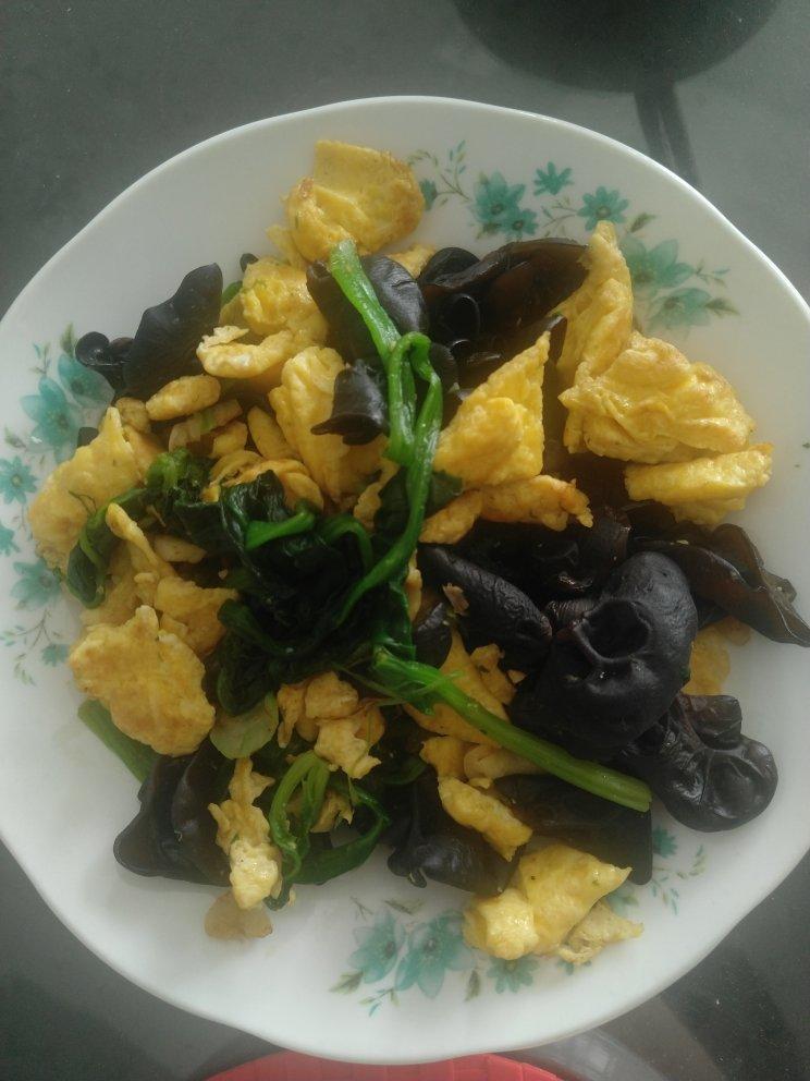 菠菜炒鸡蛋