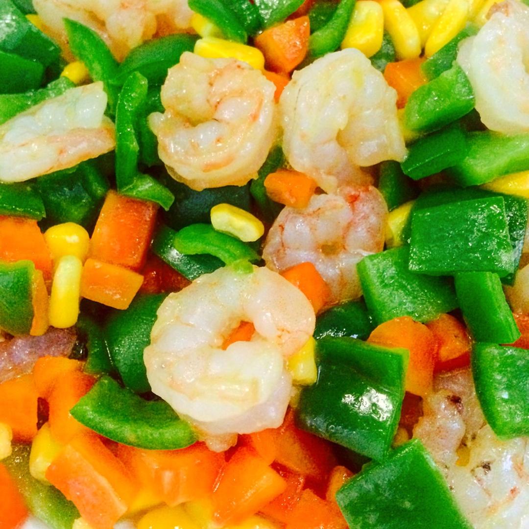 家常菜 三色炒虾仁 小默叨做的三色炒虾仁 虾仁,黄瓜,胡萝卜,玉米粒