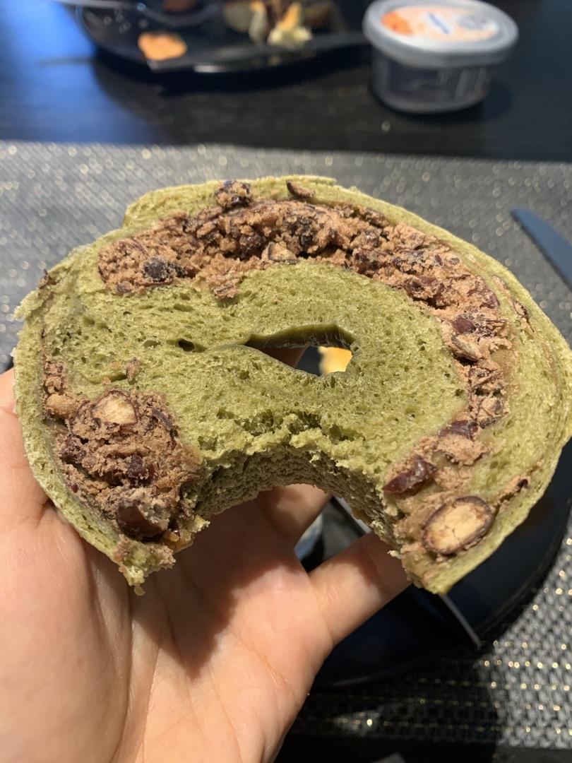 绿油油的抹茶红豆贝果