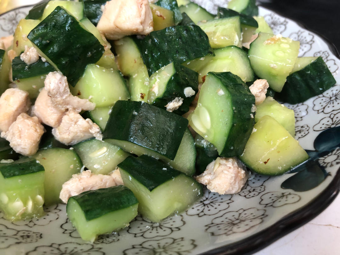 清爽好吃！低脂美味～黄瓜炒鸡胸肉丁