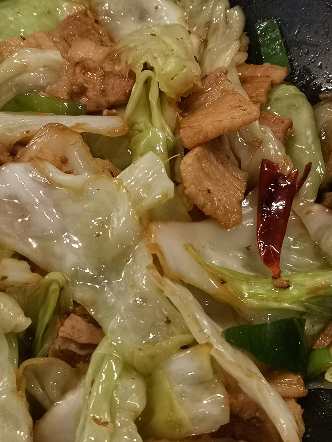 手撕包菜（五花肉版，又简单又下饭）