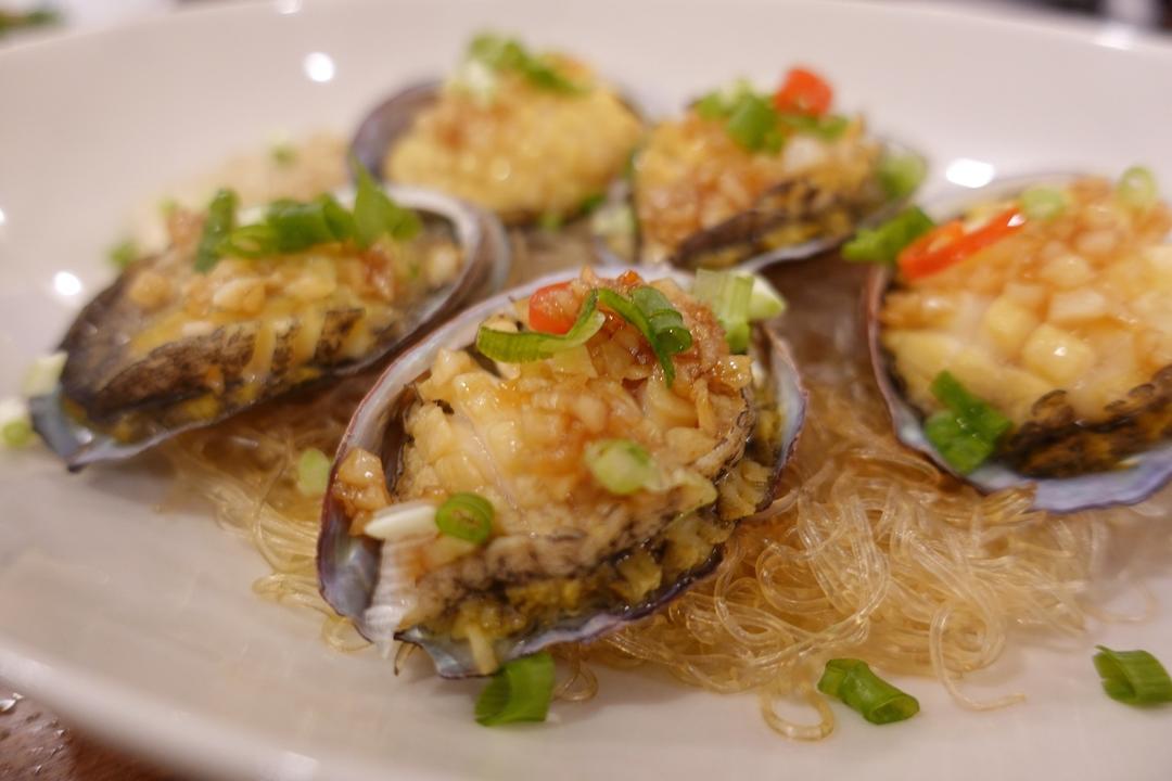 蒜蓉粉丝蒸鲍鱼