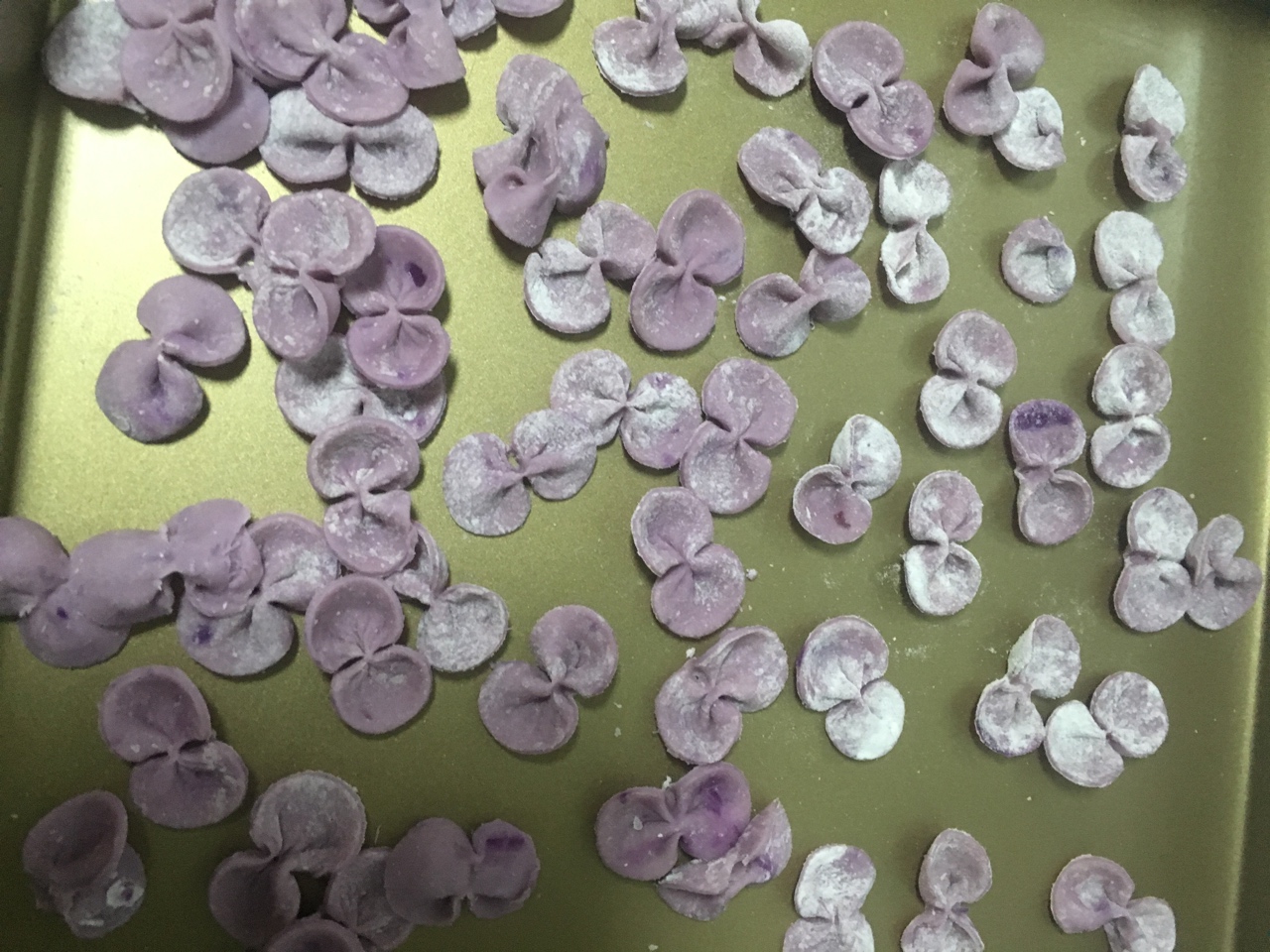紫薯牛奶鸡蛋蝴蝶面-宝宝辅食