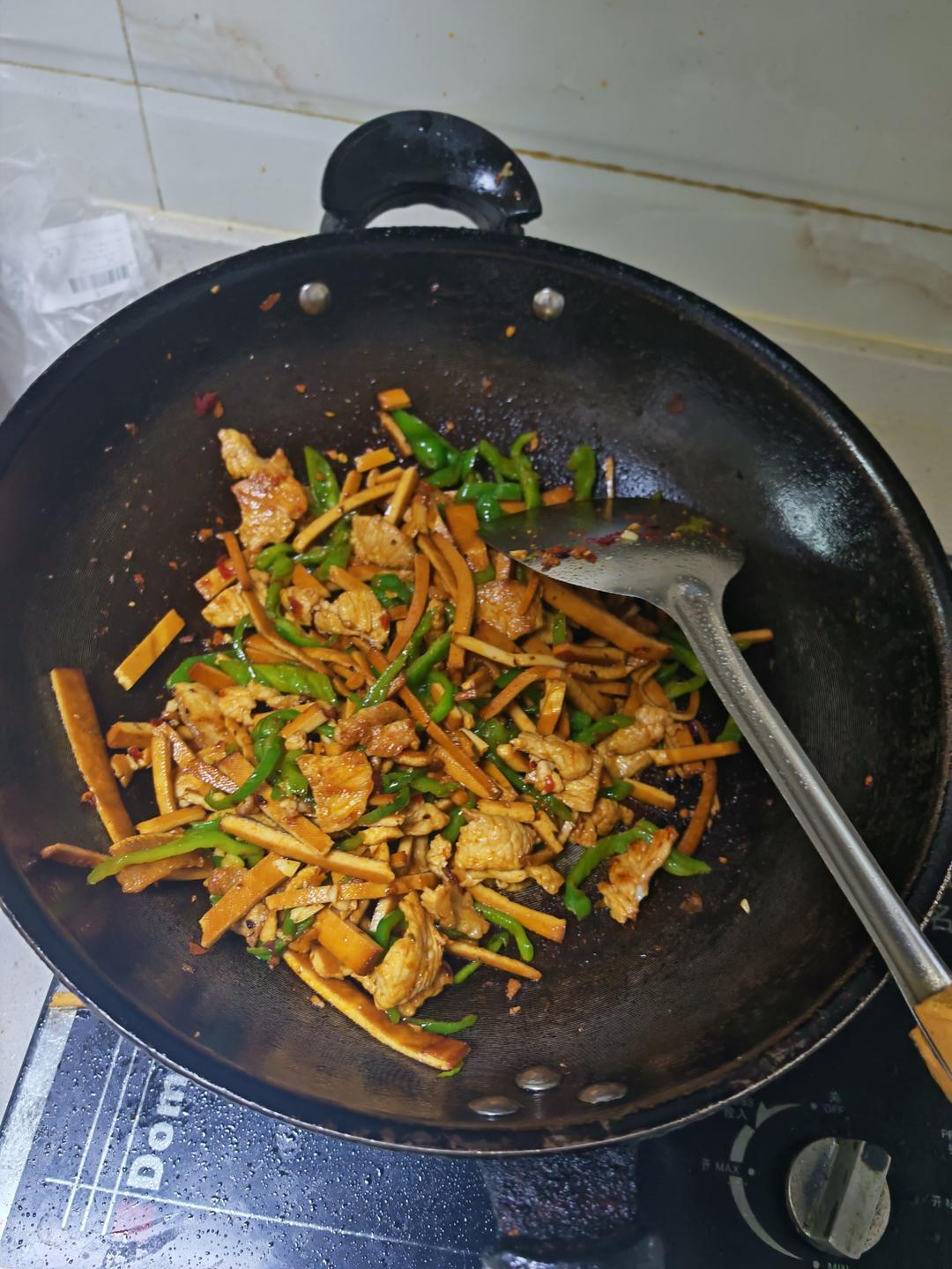 青椒豆干炒肉丝