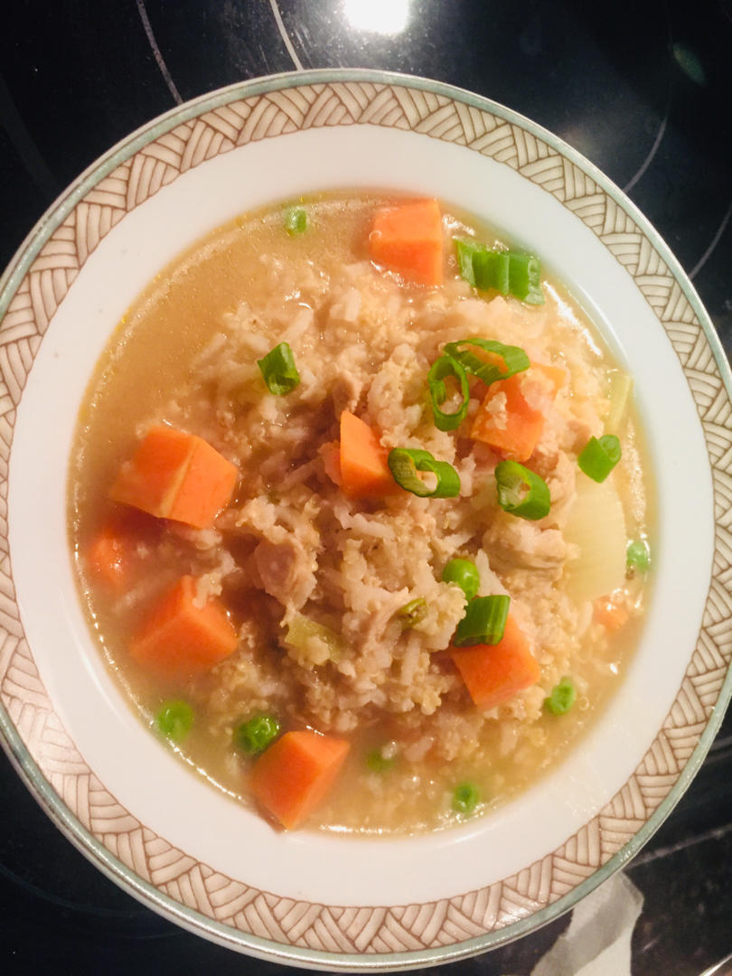 营养美味藜麦鸡肉蔬菜粥