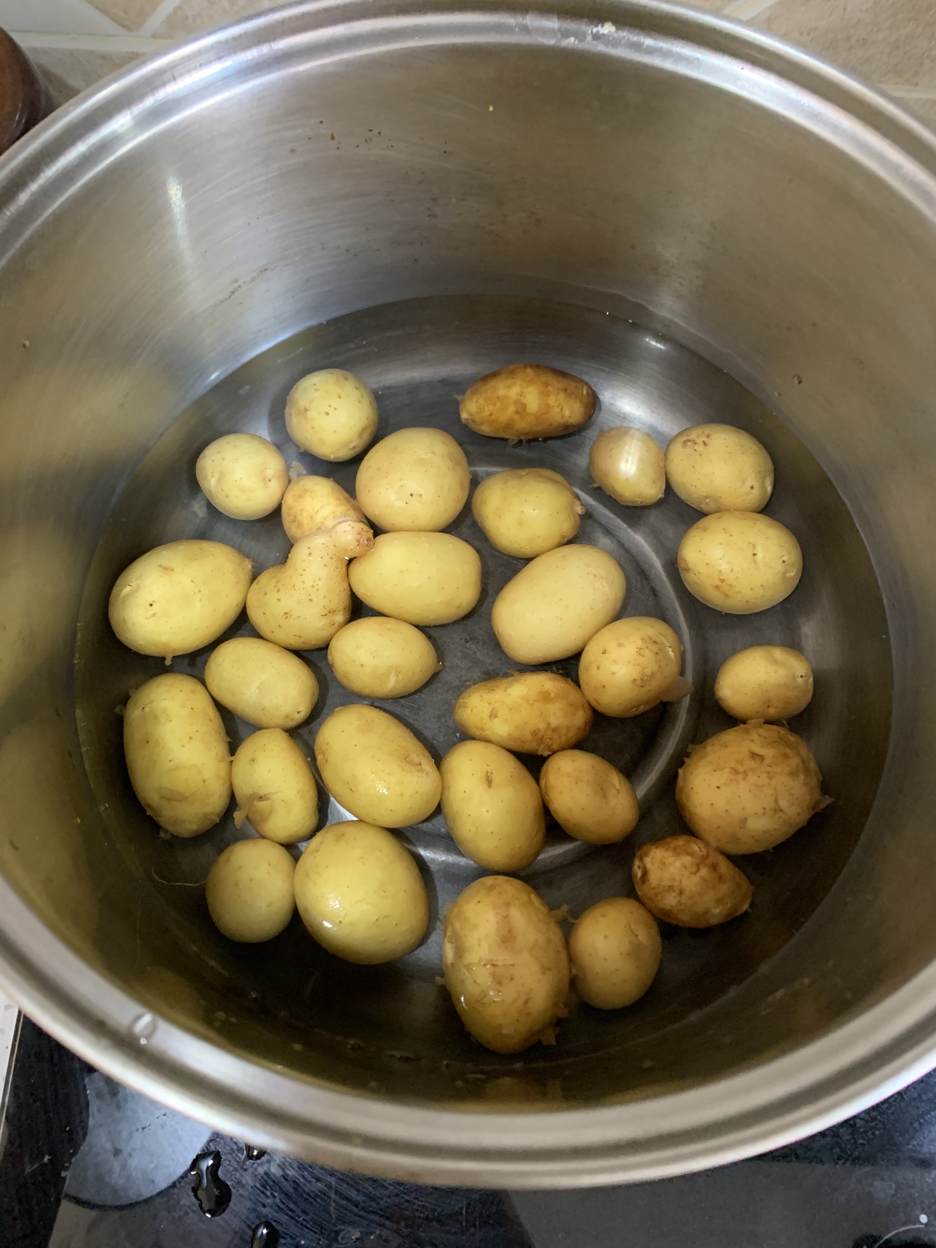 干锅香辣孜然小土豆的做法 步骤1