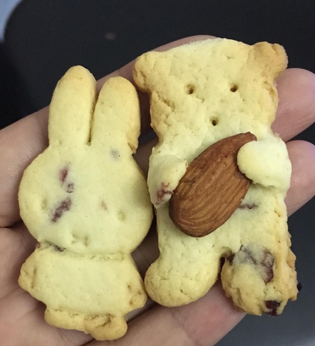 小熊抱杏仁饼干