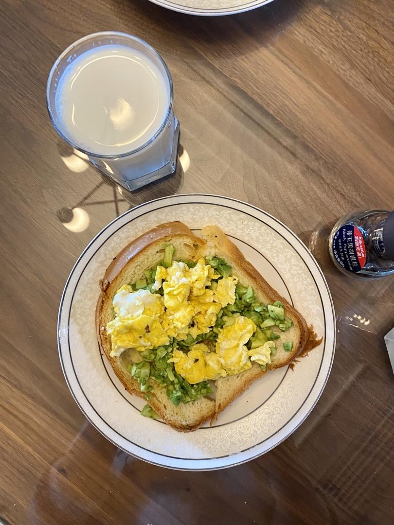 牛油果鸡蛋吐司 Avocado French toast with eggs