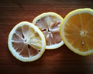 柠檬蜂蜜菊花茶的做法 步骤1