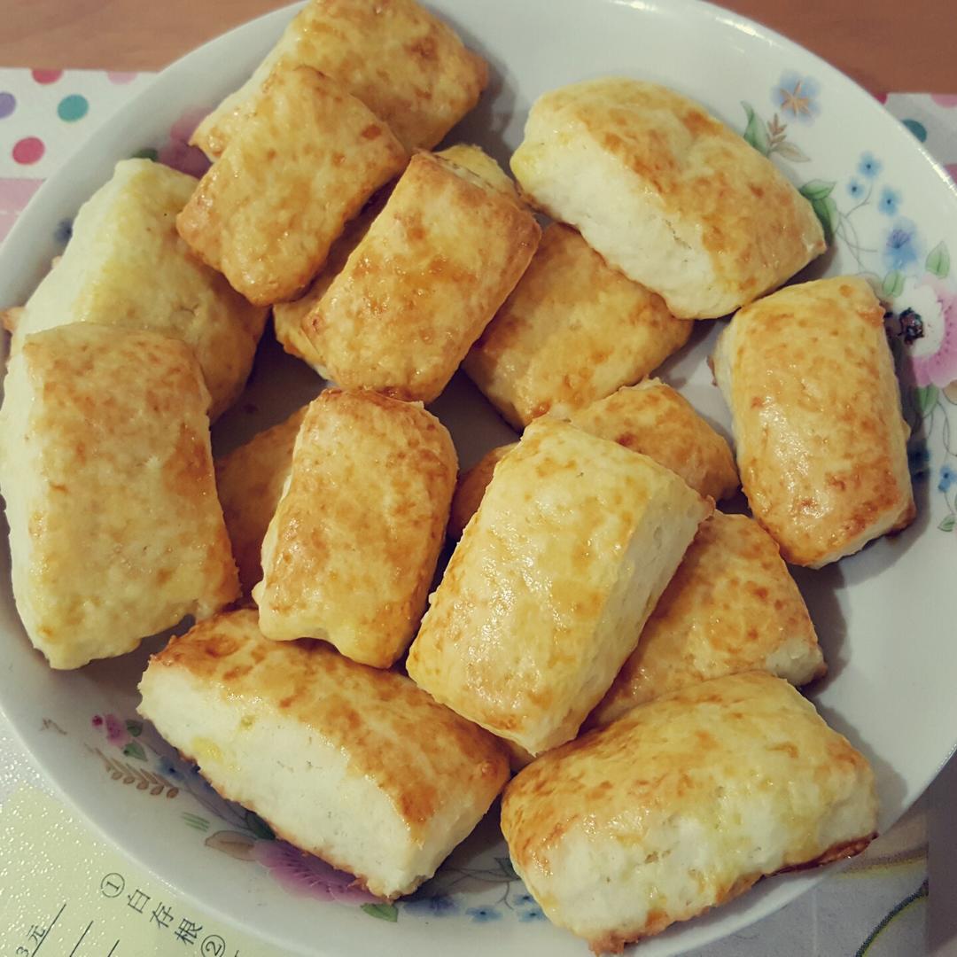 【视频】3分钟 奶油司康Scone(可能是世界上最快手的司康) 消耗淡奶油～