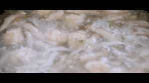 银鱼虾滑菌菇汤的做法 步骤15