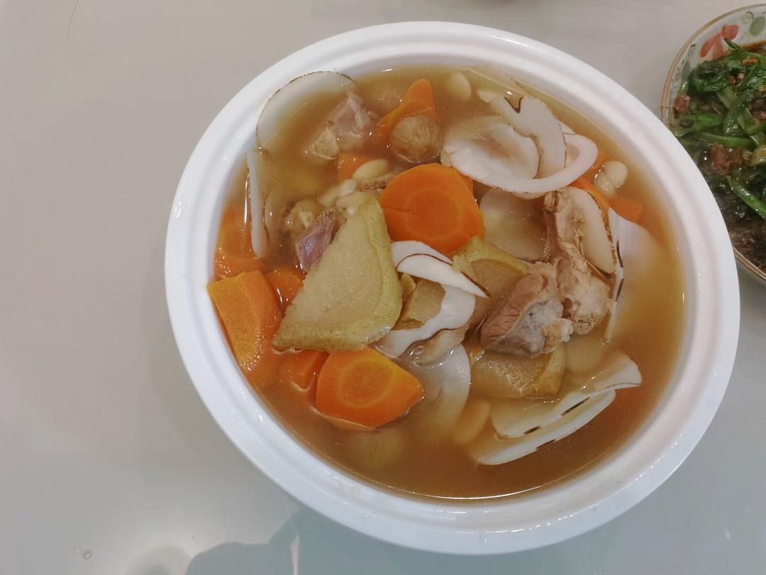 广东老火汤⑨‖虎乳菌海底椰雪梨干煲猪骨汤(清燥热润肺止咳化痰)