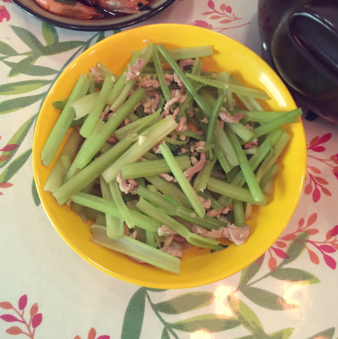 芹菜炒肉
